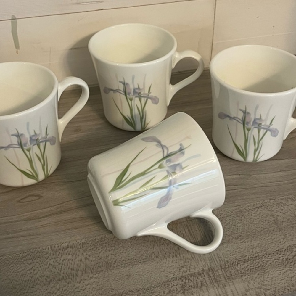 Vintage Corelle Corning Shadow Iris Mugs Coffee Cups - White and Purple